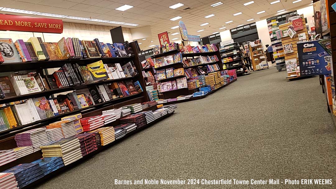 Inside the Chesterfield Mall Barnes and Noble